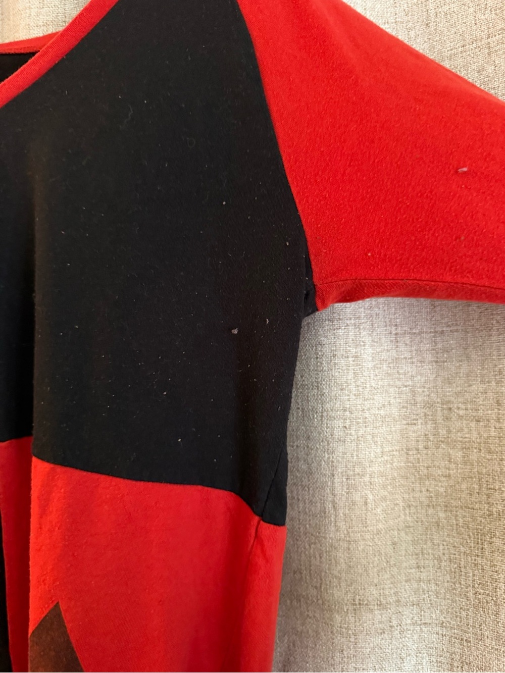 Harley Quinn 3/4 Sleeve Raglan Red and Black Colorblock Top - Picture 5 of 7